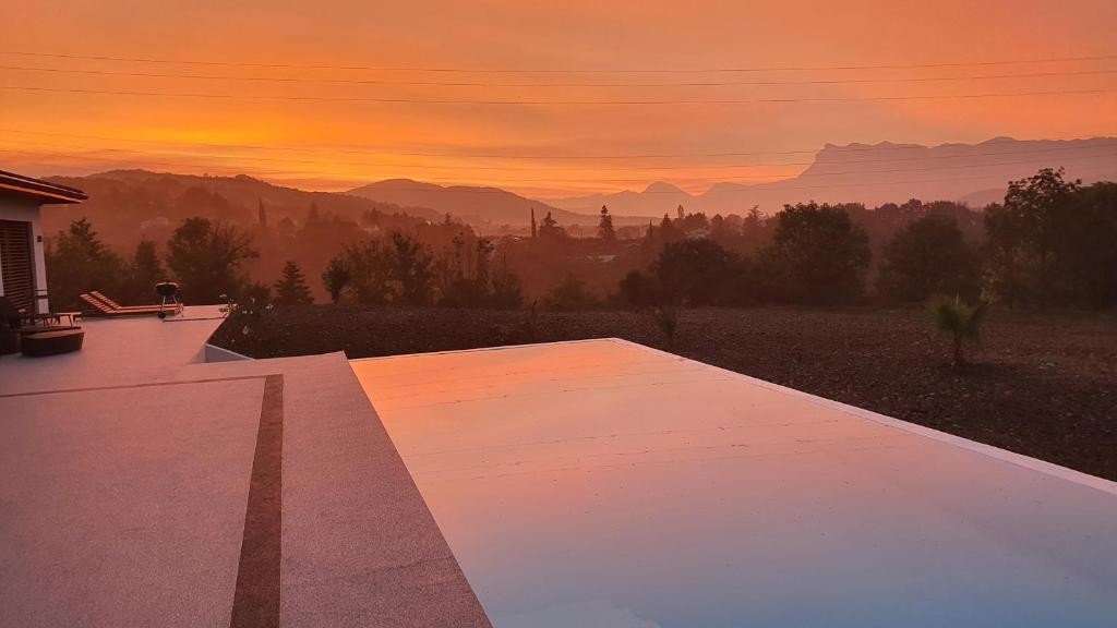 Piscine coucher de soleil